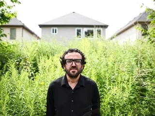 Détenu et nourri de force par l’Ice, le calvaire d’un cinéaste kurde aux États-Unis