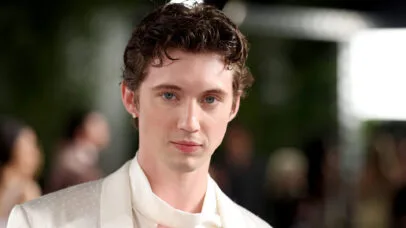 Troye Sivan fala sobre novo álbum, turnê com Charli XCX e colaboração com Nicole Kidman