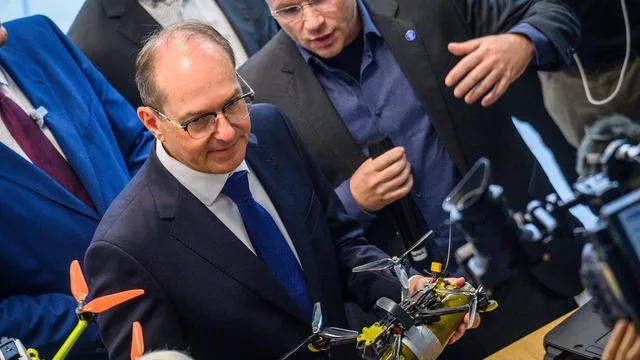 Drohnenfund am Flughafen Leipzig: Dobrindt vermutet Zusammenhang von Leipzig mit anderen Anschlagsplänen