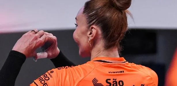 'Desumano': jogadoras de vôlei criticam medida que pode aposentar Tifanny