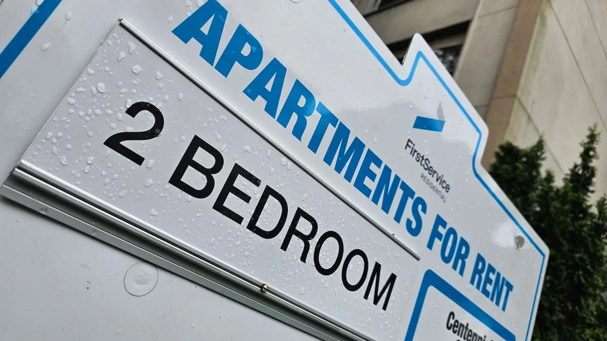 Average asking rent down 2.9% in B.C. in September, marking 2 years of decreases: report