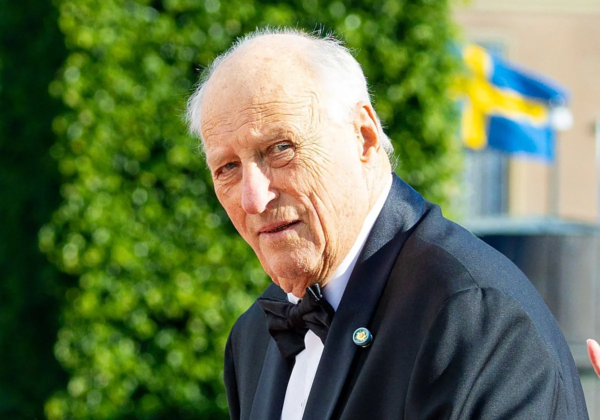 Las últimas horas del Rey Harald: acompañado por toda su familia y con miles de ciudadanos rezando frente al hospital