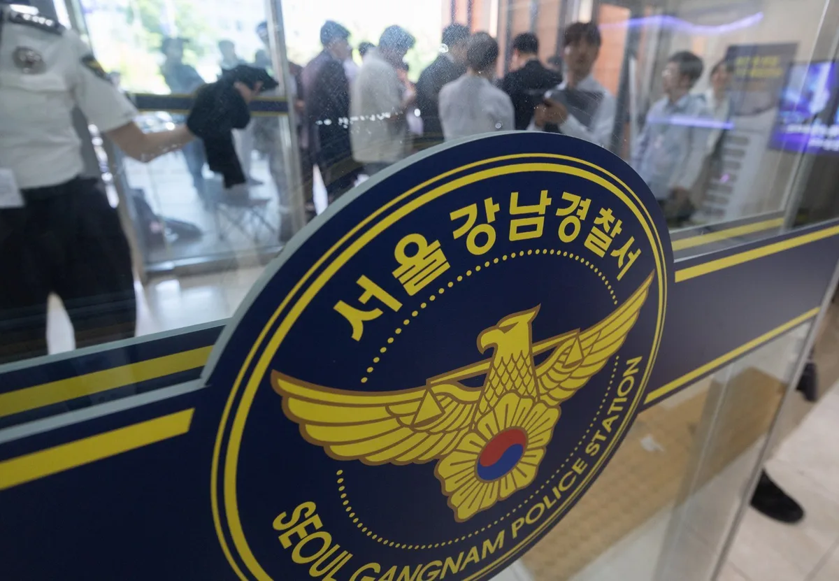 압구정서 테슬라로 건물 들이받은 30대 남성…음주운전 혐의로 입건