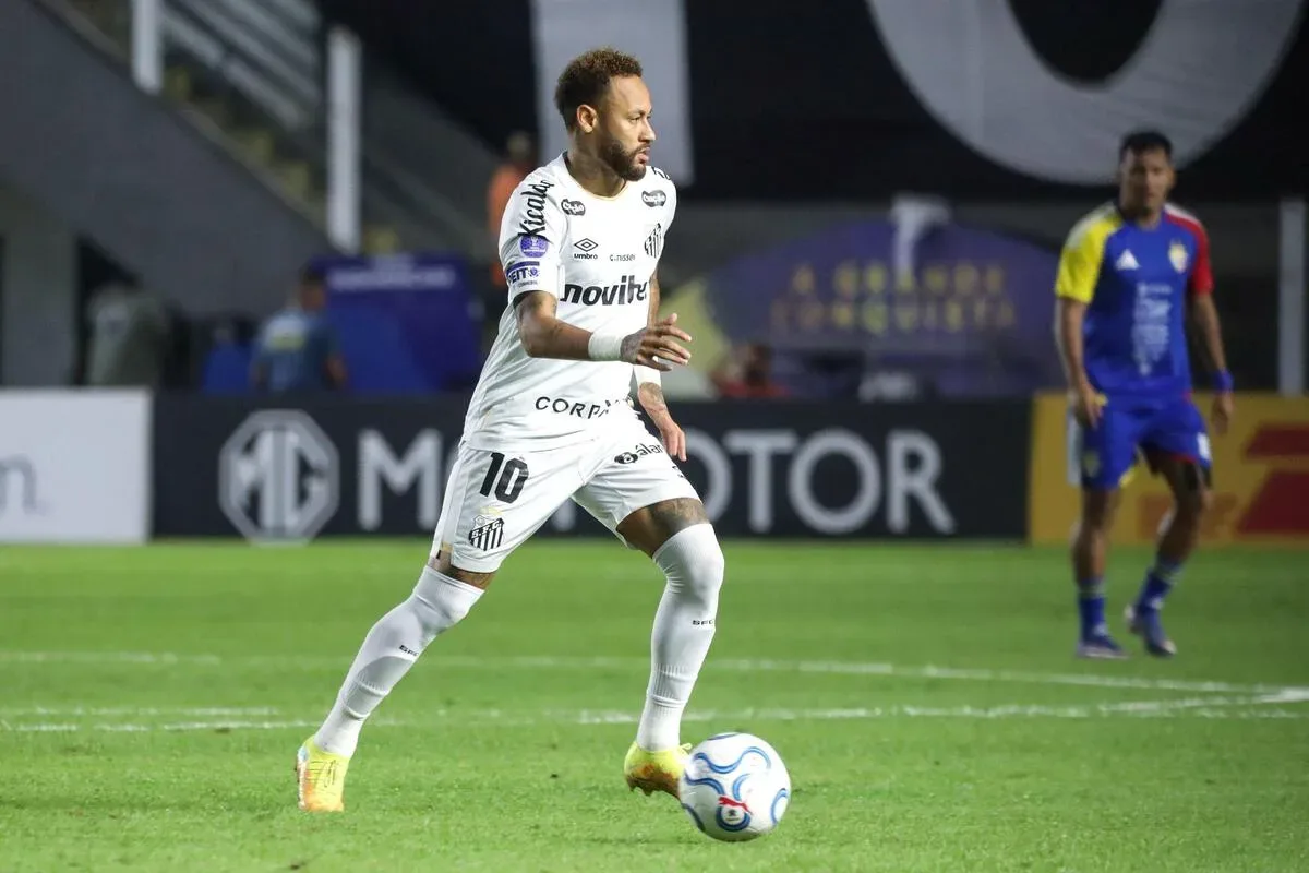 Jornal francês destaca “modo dirigente” de Neymar no Santos e repercute pacotão de reforços