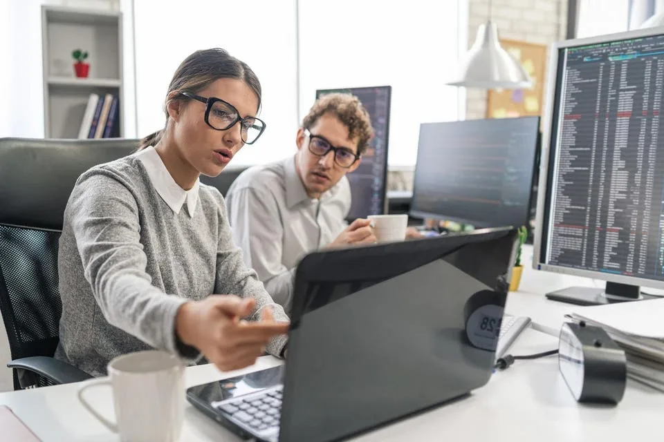 AI Personas As Therapists Versus Clients Shed New Light On Improving AI-Powered Mental Health Guidance