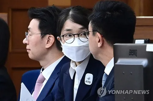 "김건희, 관저 티타임용 1천만원 그릇 사비로" 수행비서 증언