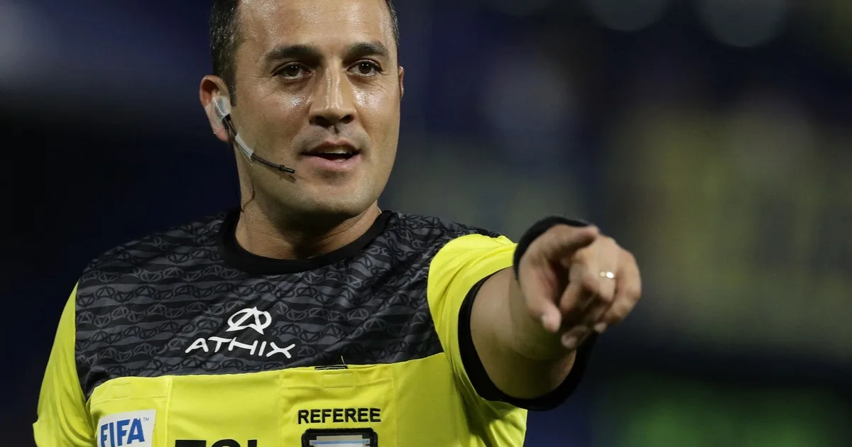 Espinoza rompió el silencio tras ser parado por "farmear aura": "Pedí dirigir en el ascenso" y "tengo mis diferencias con Beligoy"