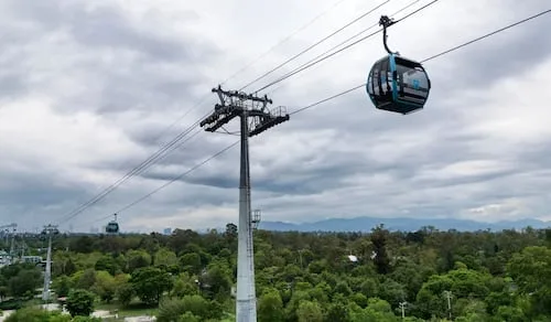 Línea 3 del Cablebús suspende servicio por tormenta eléctrica; desembarcan a usuarios