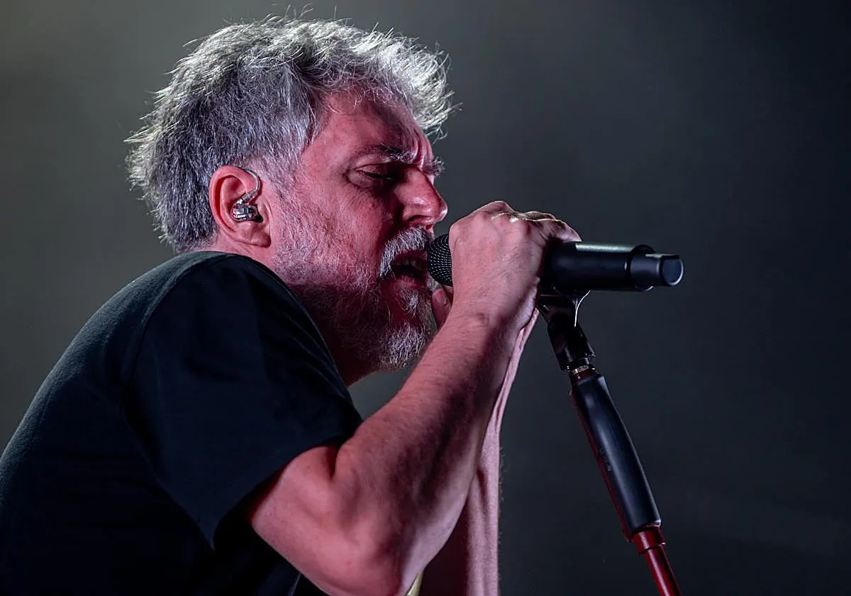 Con Iván Ferreiro la vida transcurre mientras estábamos en nuestra trinchera pop