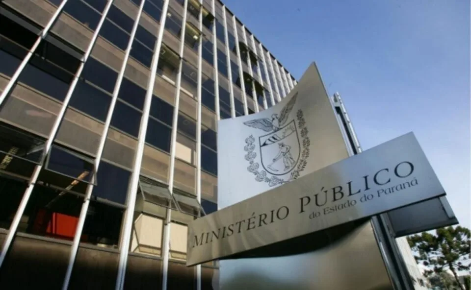 Homem de 54 anos é indiciado por estupro coletivo, assédio sexual e extorsão contra funcionários em Cascavel