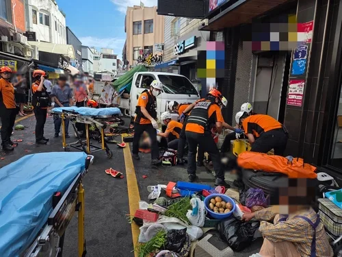 트럭 몰다 시장 노점 돌진해 3명 사상…60대 2심도 금고형