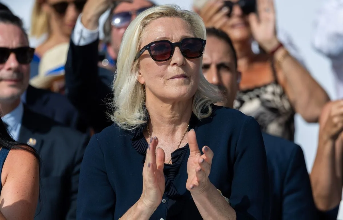 Présidentielle 2027 : Marine Le Pen continue de dominer les sondages, Mélenchon recule