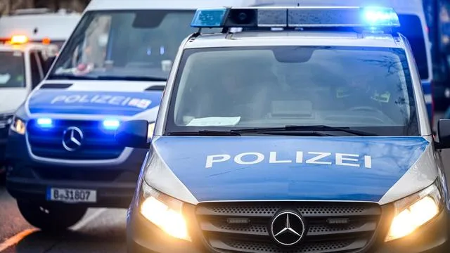 Nächtlicher Einsatz: Polizei findet Waffen nach Amok-Drohung in Marzahn