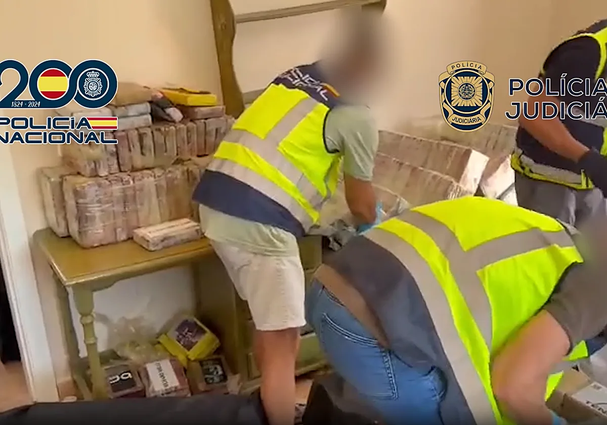 Interceptados en Málaga más de 3.300 kilos de cocaína en dos vehículos que llevaban droga de España a Portugal