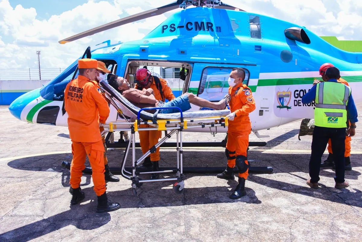 Garimpeiro é resgatado pelos Bombeiros após passar dias doente em área de garimpo na Terra Yanomami
