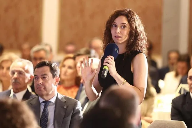 Ayuso carga contra un Gobierno "cobarde" que no sabe "ni quién entra" en Ceuta pese a estar "en alerta antiterrorista"