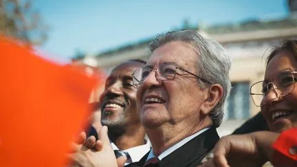 Jean-Luc Mélenchon salue "des dizaines de milliers de gens calmement mobilisés" pour les manifestations du 17 octobre, Jordan Bardella dénonce "les professionnels du chaos"