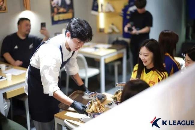 "골 넣는 게 요리보다 쉽다" 이동경, 2년 연속 10-10 기념 일일 셰프 변신... "MVP, 작년보다 자신 있다"[오!쎈현장]