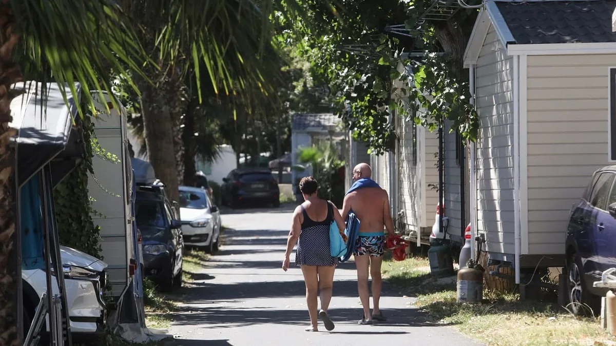 "Soit vous évoluez, soit vous finissez par mourir": des campings continuent de mettre la clé sous la porte en France alors qu'ils n'ont jamais autant eu la cote (leur chiffre d'affaires a été multiplié par six depuis 2000)