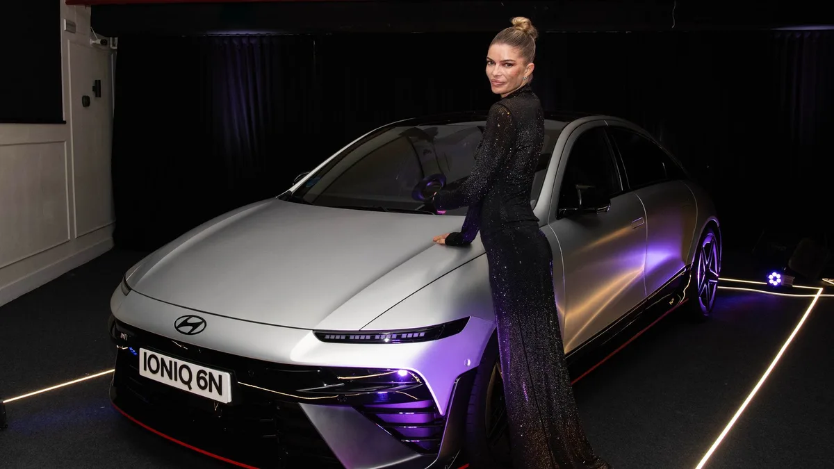 El viaje más VIP a los Premios Fashion: acompañamos a Cristina Tosio en su gran noche como DJ