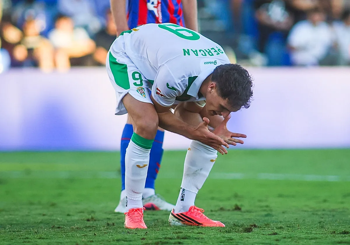 El Córdoba CF se convierte en su peor enemigo y regala el triunfo al Eldense (2-1)