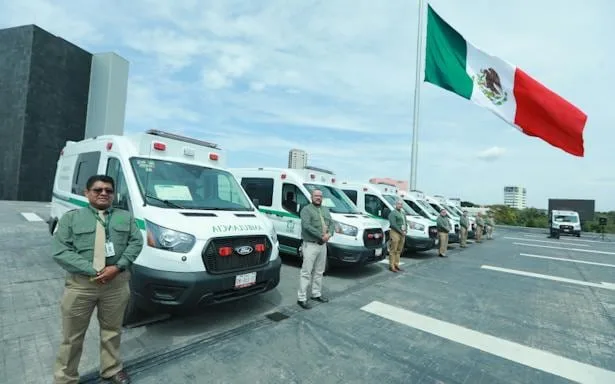 IMSS entrega 8 ambulancias en Puebla: Zoé Robledo anuncia más inversiones para el estado