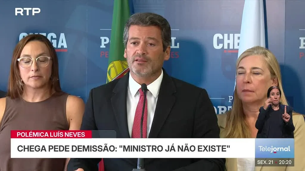 "Ministro já não existe". Ventura pede a demissão de Luís Neves
