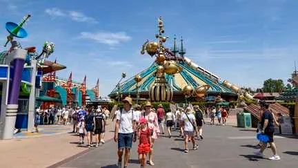 À Disneyland Paris, l'iconique attraction Space Mountain va fermer ses portes en 2027 pour retrouver l'univers de Jules Verne