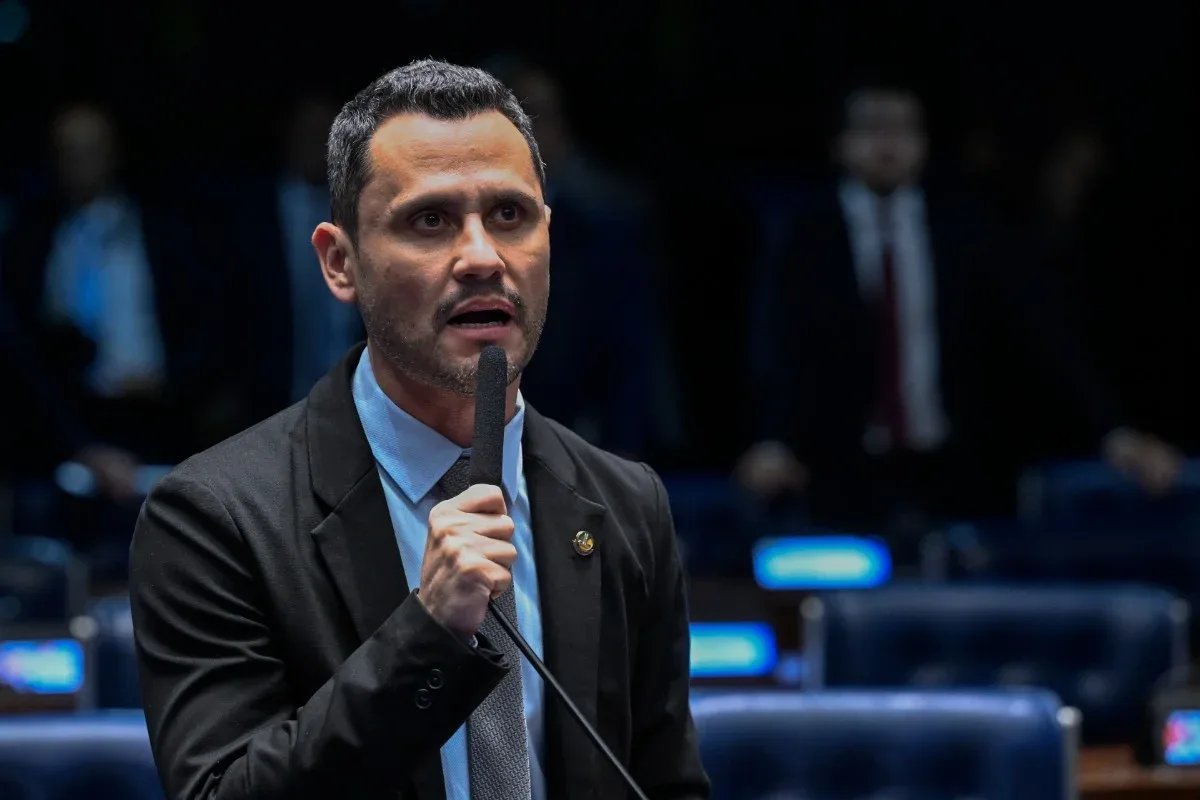 Cleitinho diz que tentam tirá-lo da eleição em MG: "Não vou desistir"
