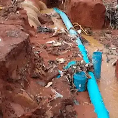 Cano exposto preocupa moradores há meses no Jardim Colorado