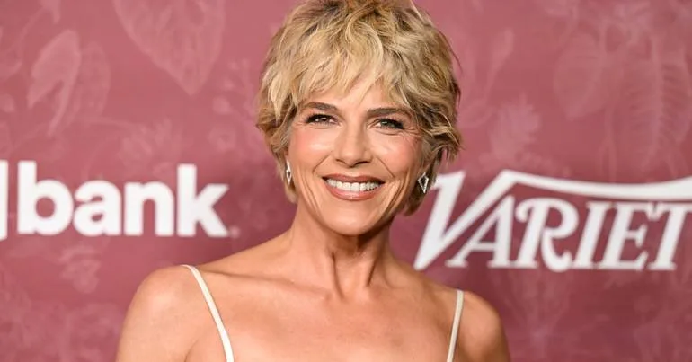 Selma Blair detida por agressões em voo da Delta