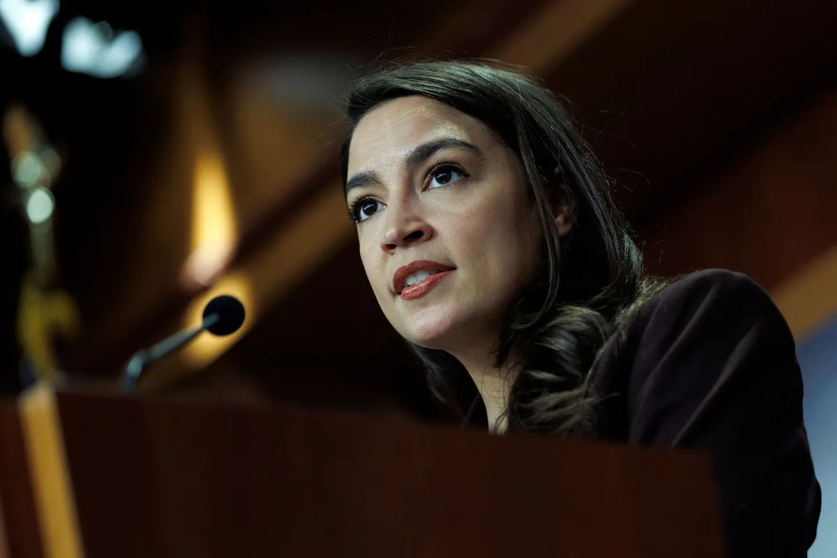 États-Unis : Alexandria Ocasio-Cortez se positionne au sein du Parti démocrate en vue de l’après-Trump