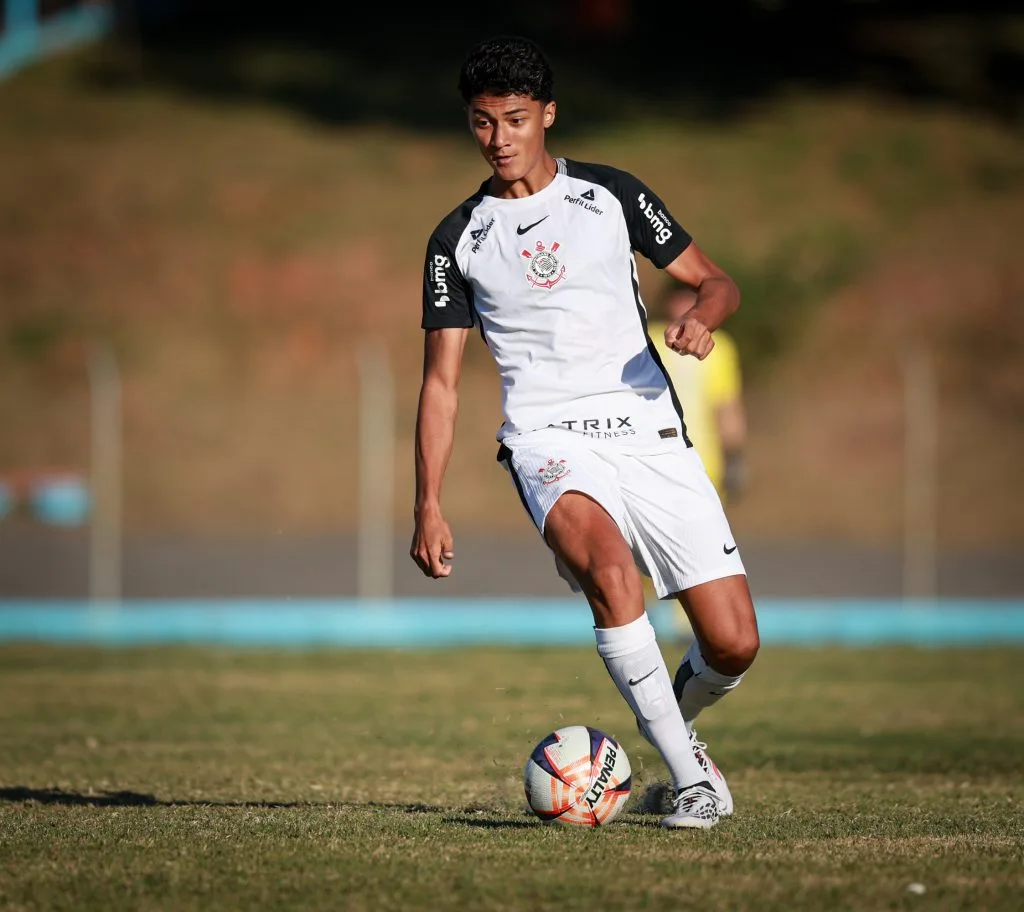 Fernando Diniz prepara estreia de joia em Flamengo x Corinthians