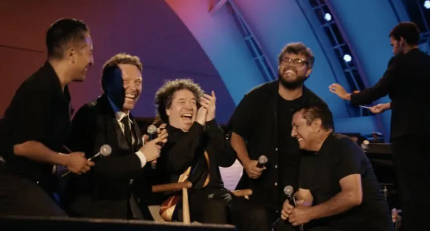 Histórica despedida en Los Ángeles: Chris Martin sorprendió a Dudamel en su concierto dedicado a Venezuela