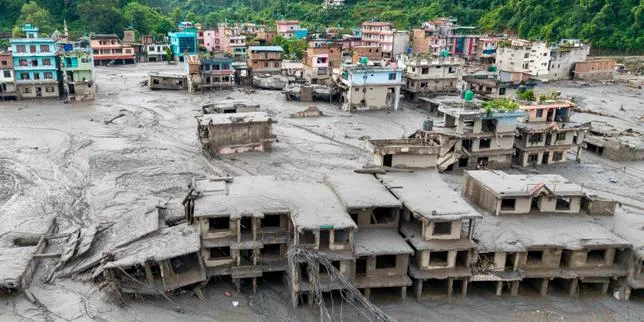 Inondations au Népal et au Tibet : « L’origine du drame est un glissement de terrain qui a entraîné avec lui un glacier »