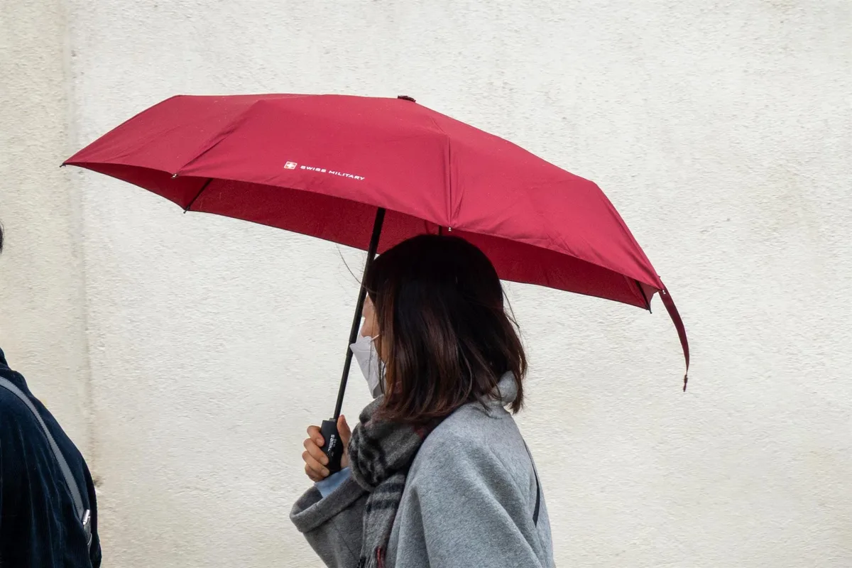 Las lluvias y tormentas ponen en aviso Andalucía y CyL, con descenso de máximas en centro y noroeste peninsular
