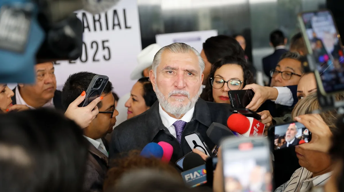 Adán Augusto vuelve a evitar a la prensa y guarda silencio sobre tensión entre Morena y PT