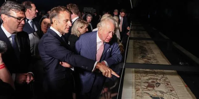 L’« entente amicale » franco-britannique confortée par le prêt de la tapisserie de Bayeux à Londres et par une première rencontre Macron-Burnham