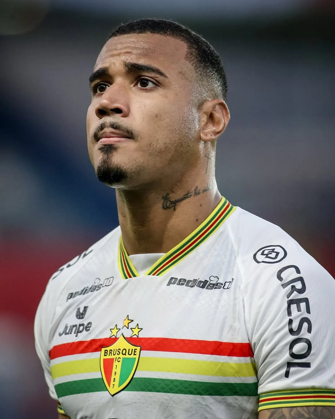 Zagueiro do Brusque aproveita rotação do elenco na Série C e ganha espaço entre os titulares