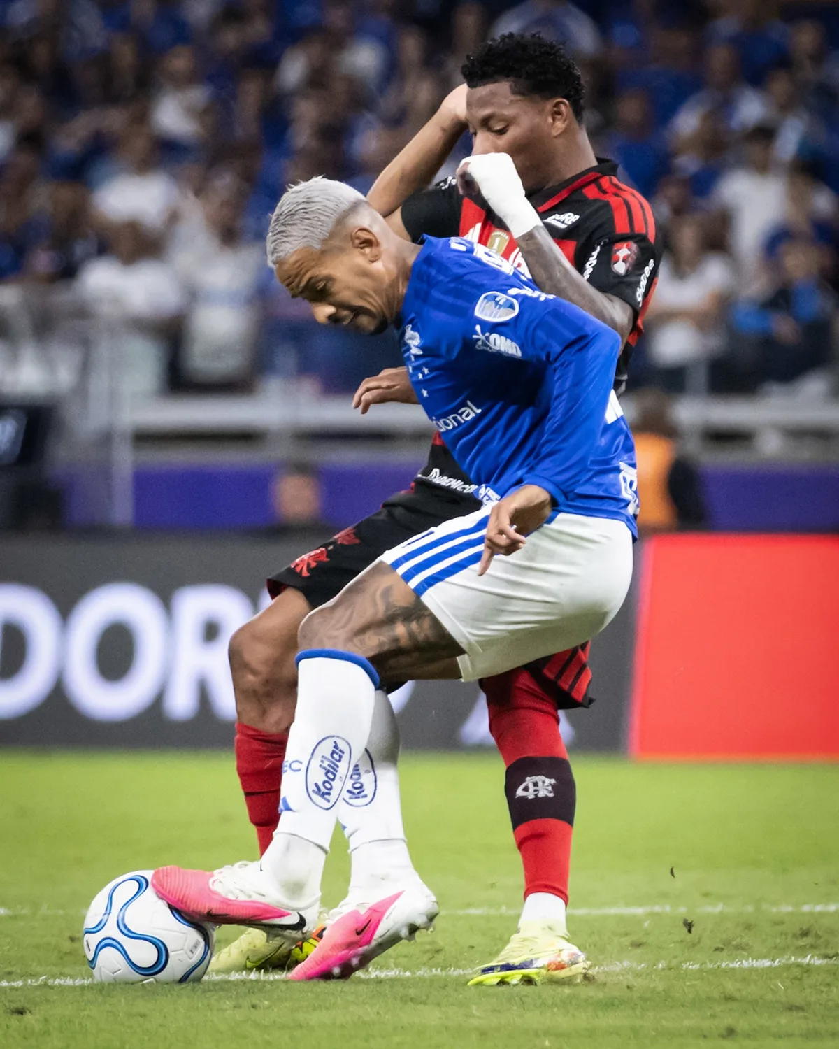 Vaias a Jardim, notas falsas e bronca com a arbitragem: veja bastidores de Cruzeiro x Flamengo