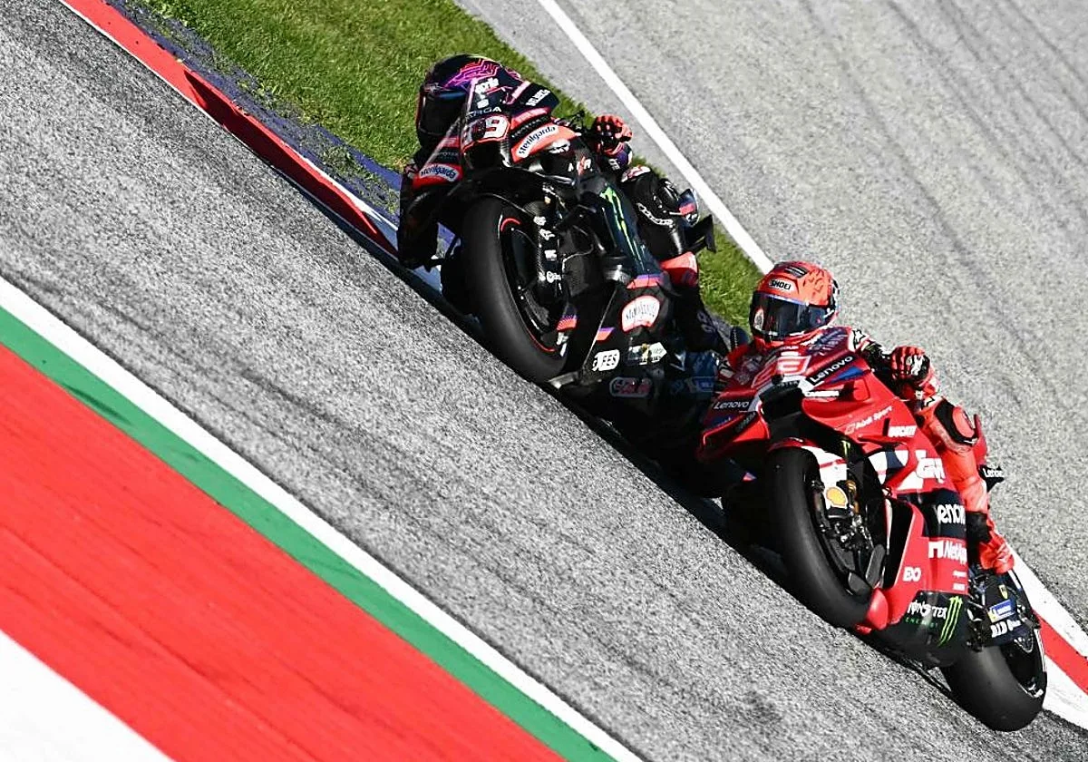 Tragedia para Acosta en casa de KTM: le da el triunfo y el liderato a Jorge Martín
