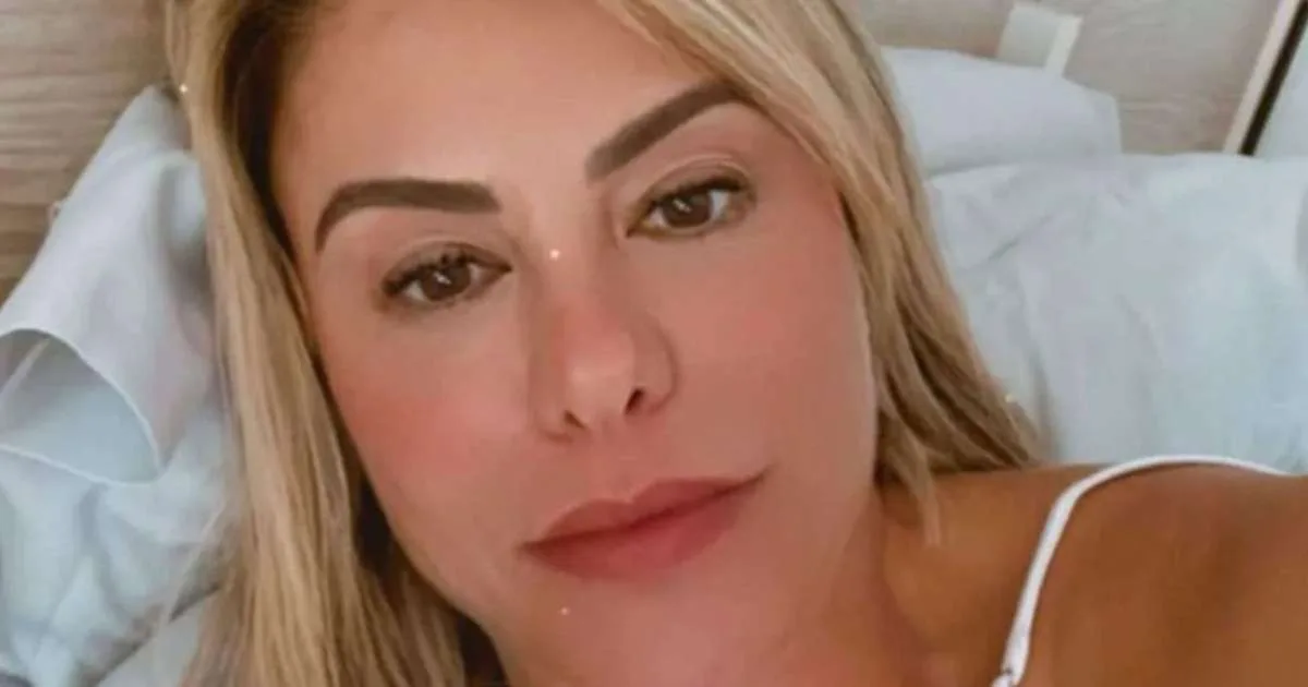 Impróprio? Poliana Rocha é detonada por look na web: 'Quer ser adolescente'