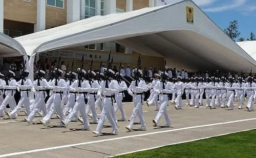 Detienen a cinco elementos de la Marina y un policía estatal de Veracruz; están señalados de secuestro exprés