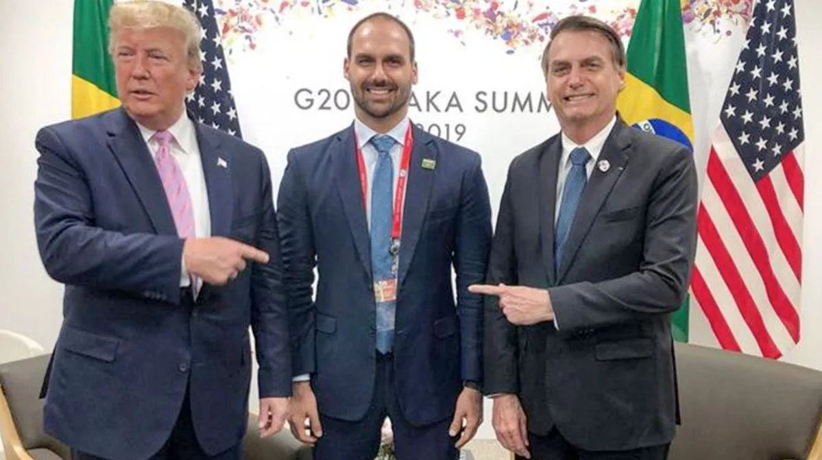 Lobista, Eduardo Bolsonaro diz que Flávio vai comprar armas dos EUA ao falar de medida de Trump sobre facções