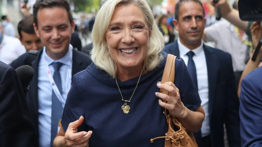 Präsidentschaftswahl: Europa blickt nach Frankreich: Wer kann Marine Le Pen noch stoppen?