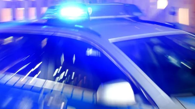 Junge schwer verletzt: 13-Jähriger angefahren - Ermittlungen wegen Autorennens