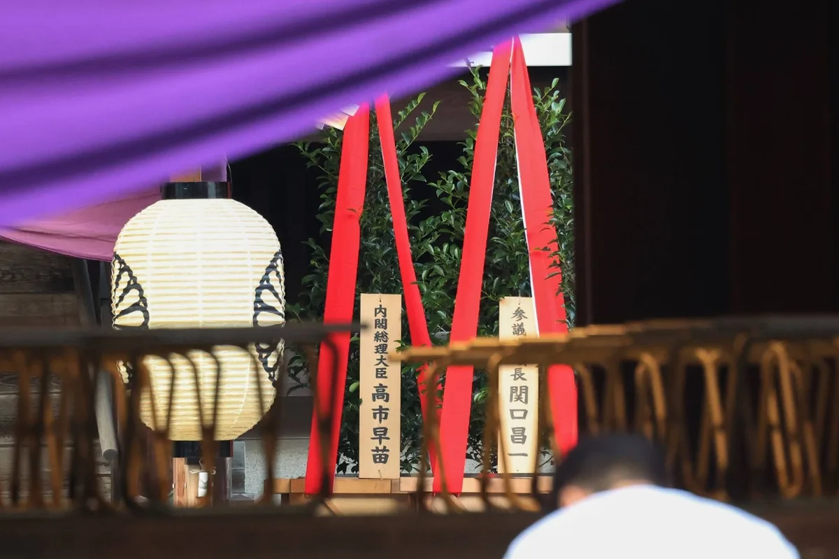 Takaichi makes ritual offering to Yasukuni Shrine