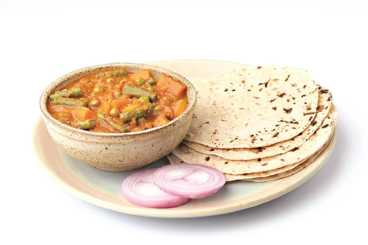Home-cooked meals get 10% dearer in Sep on higher onion, oil, LPG prices