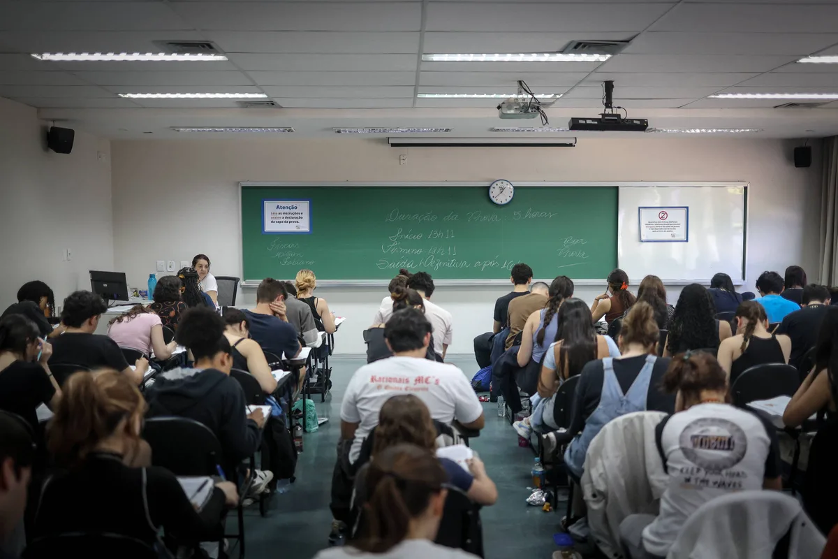 Fuvest aplica neste domingo a etapa de redação do simulado do vestibular 2027