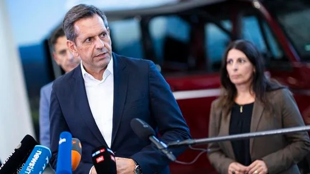 Volkswagen: Niedersachsens Ministerpräsident Olaf Lies warnt vor Werksschließungen